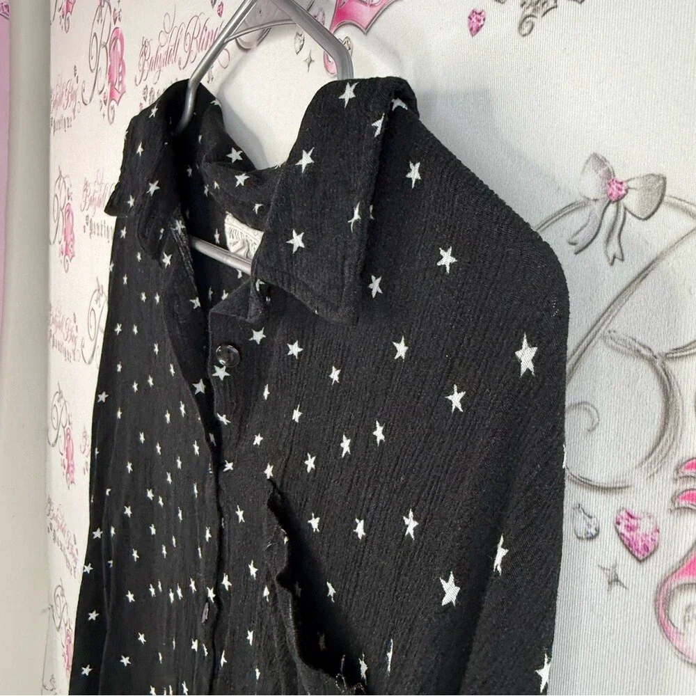 Wild skye T-shirt, stars, black white Black Star Pattern Button Down Shirt - Picture 7 of 14